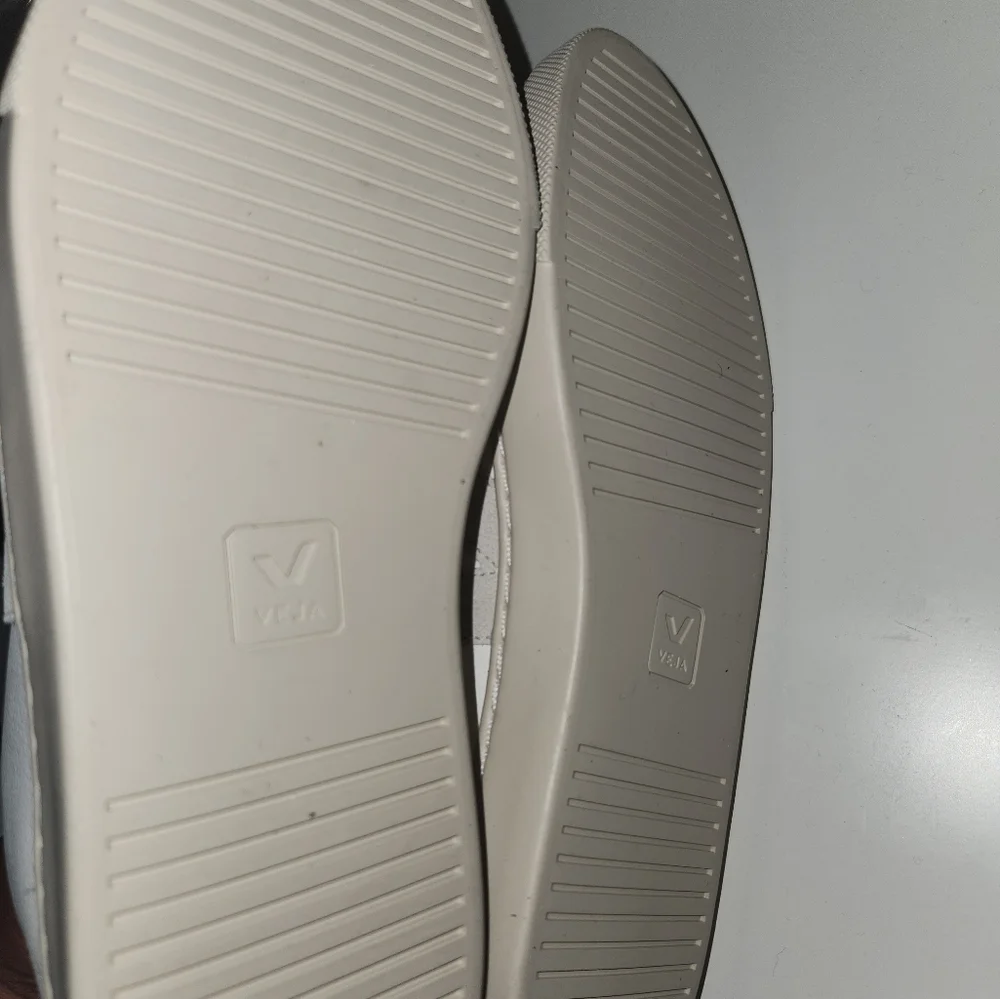 Veja Urca Sneaker - Picture 3 of 6